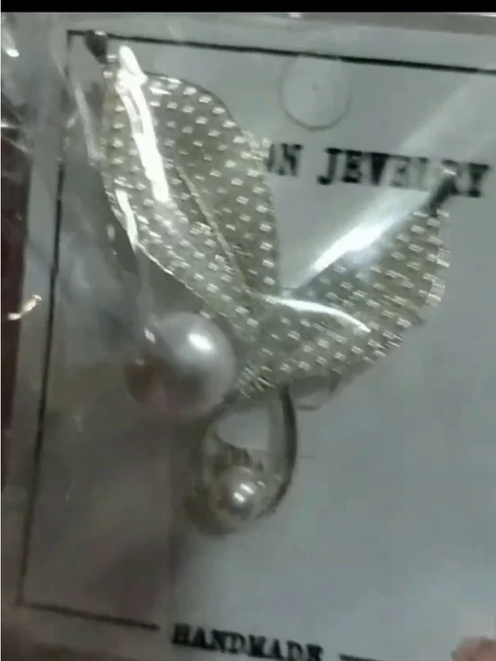 Elegant Pearl Leaf Brooch — Gold-Tone with Ivory Pearls HAND MADE VINTAGE NEW - Picture 11 of 16